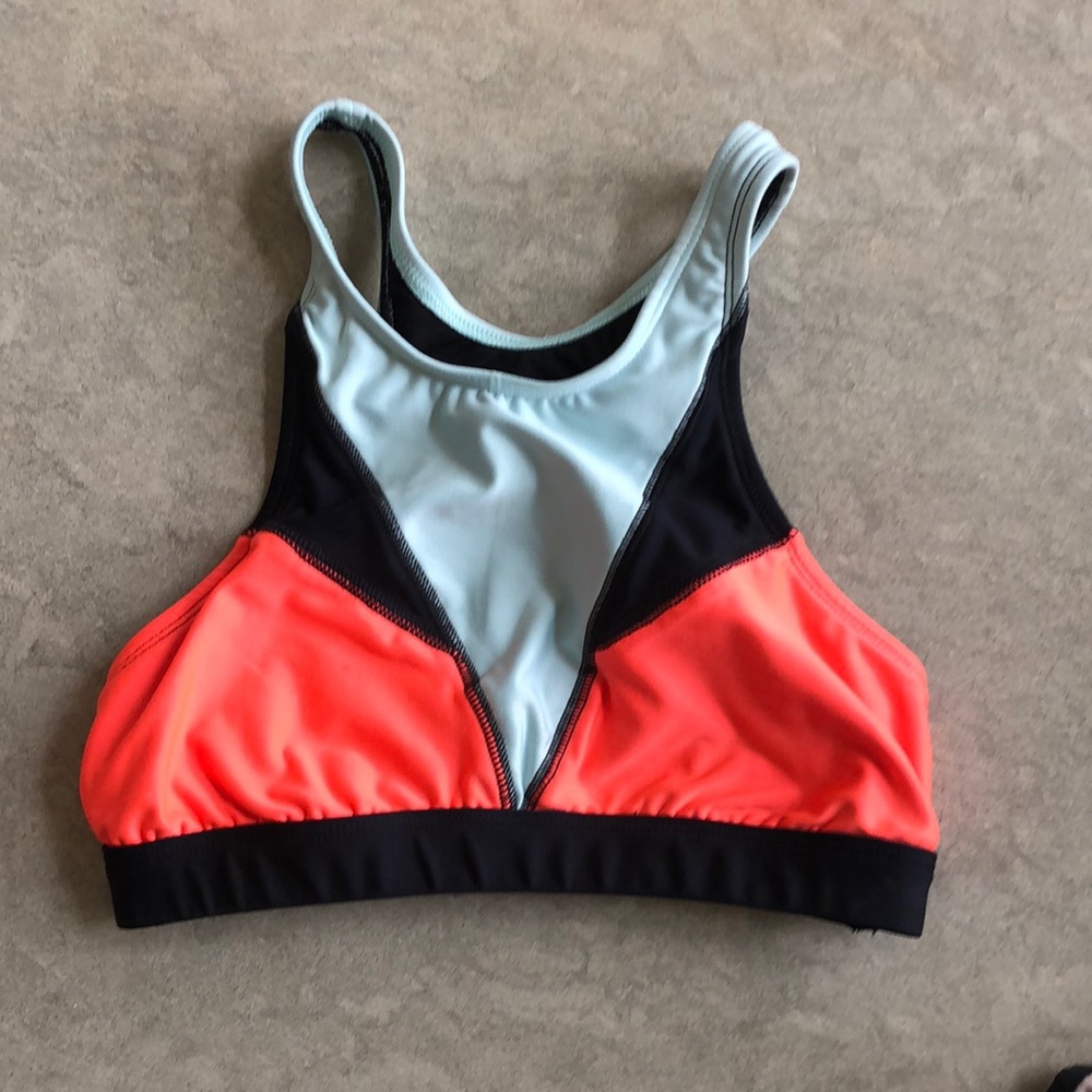 EUC Gianni Bini High Neck Sports Bra - Small